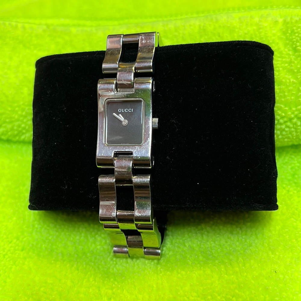 💯% AUTHENTIC GUCCI WATCH